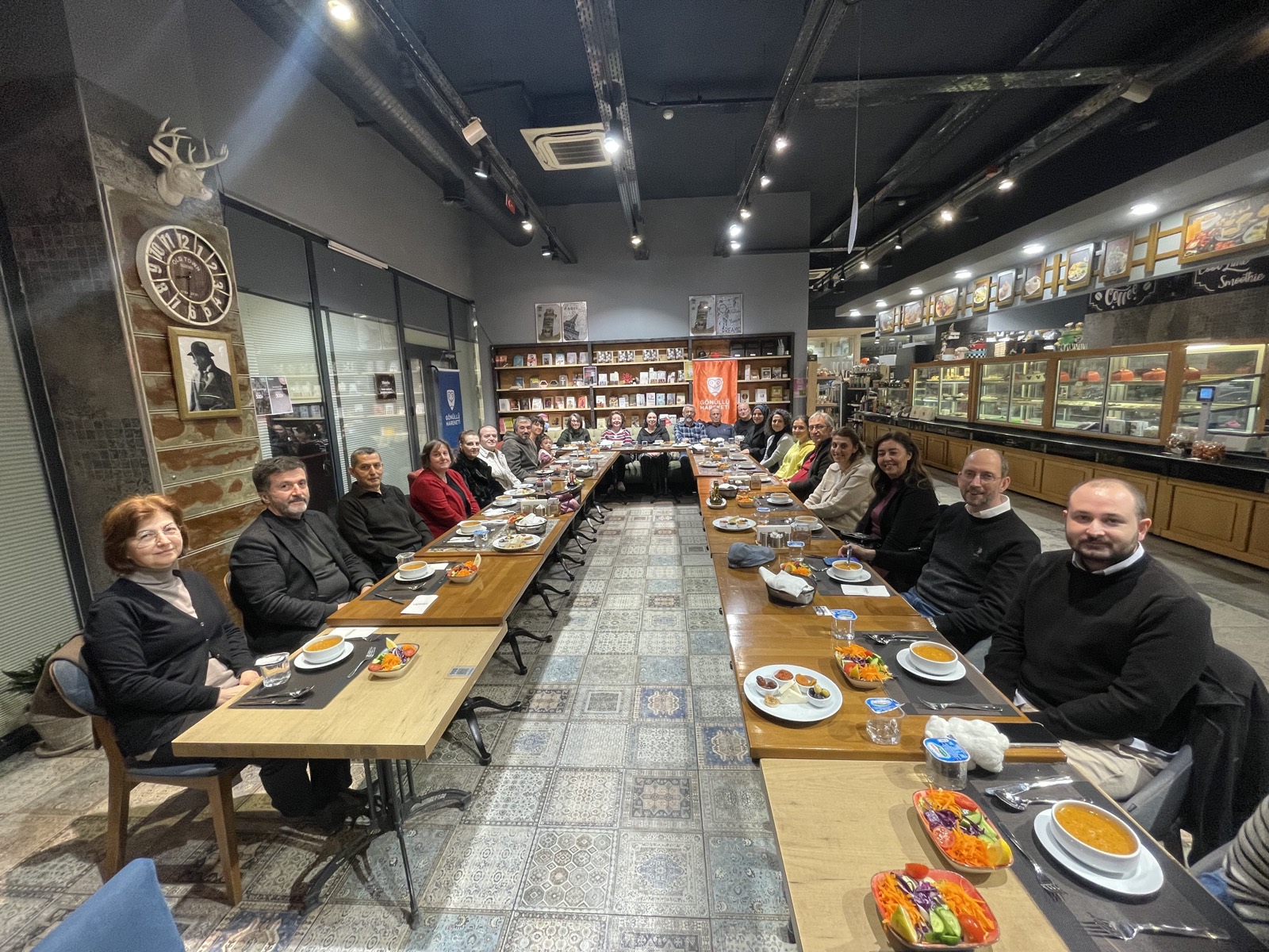 Gönüllülerimiz, üyelerimiz ve destekçilerimiz iftar sofrasında bir arada